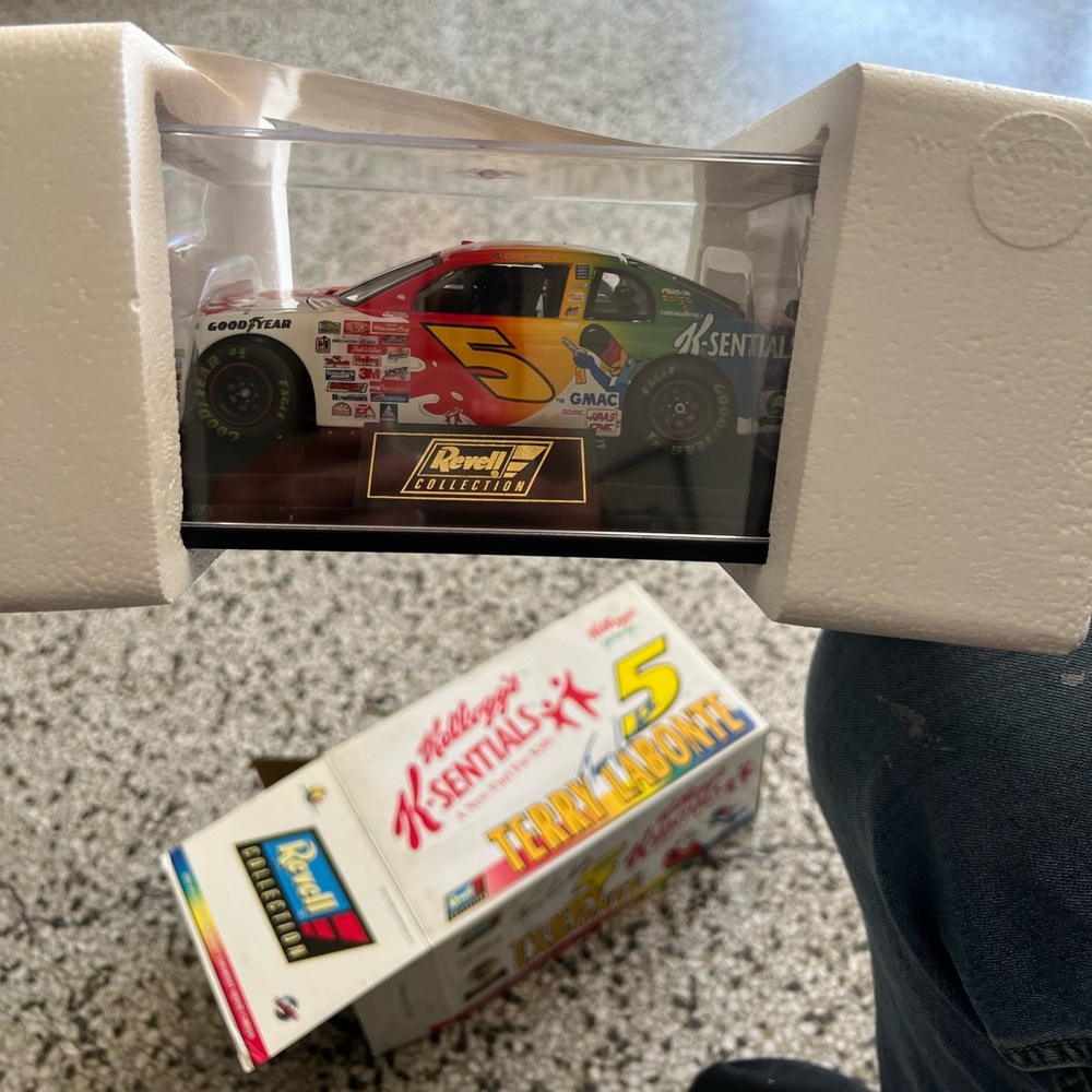 Revell Diecast Car with Certificate of Authenticity